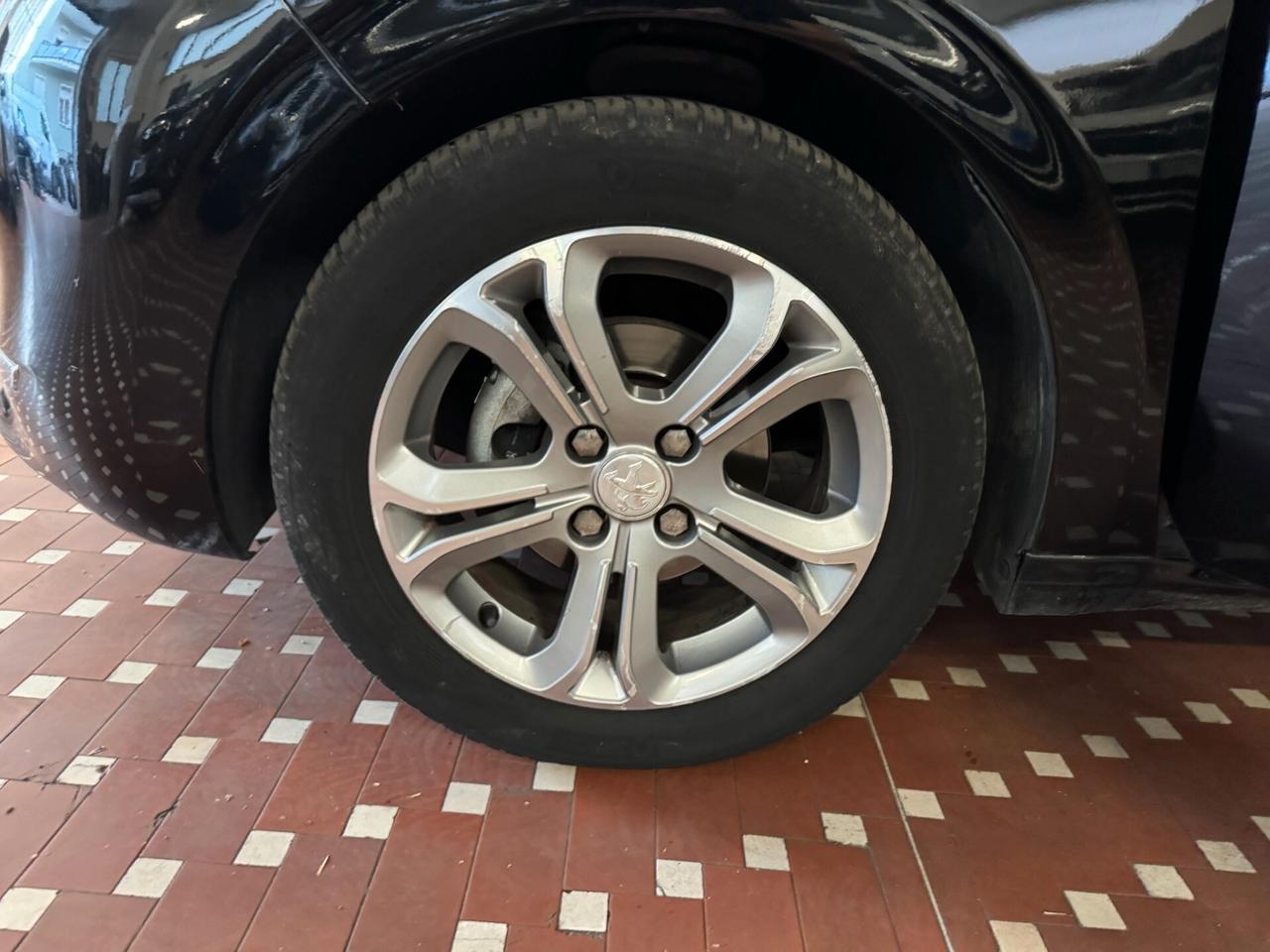 Peugeot 208 1.2 VTi 82 CV 5 porte Allure - IDEALE PER NEOPATENTATI