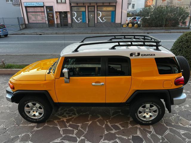 TOYOTA Land Cruiser FJ