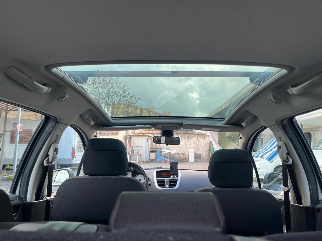 Peugeot 207 1.6 HDi TETTO PANORAMICO