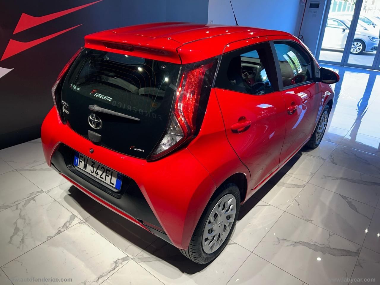 TOYOTA Aygo 1.0 VVT-i 72 CV 5p. x-clusiv