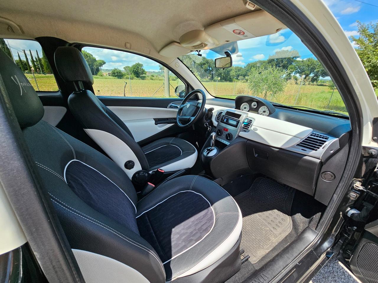 Lancia Ypsilon 1.3 MJT 75 CV Platinum