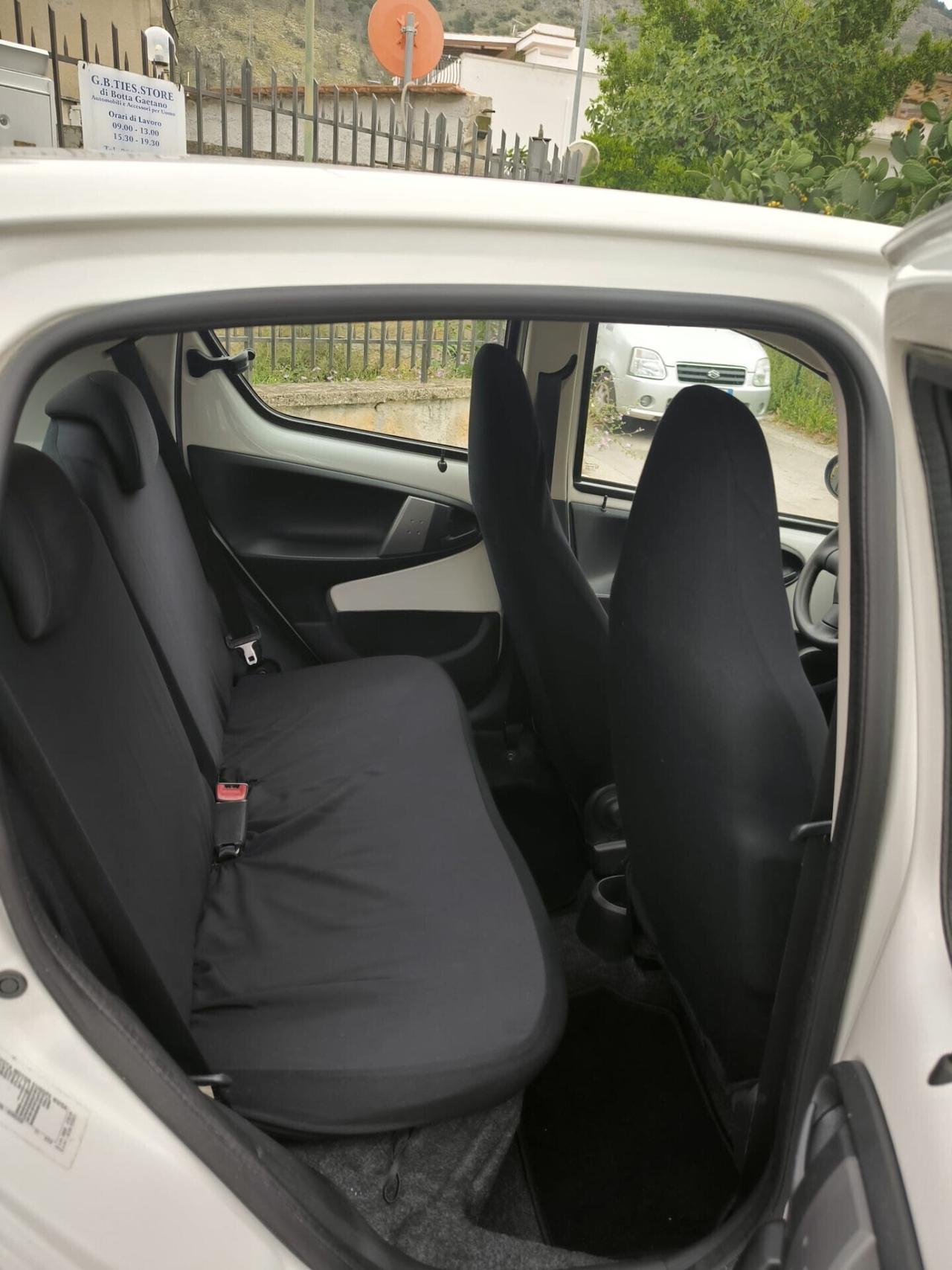 Toyota Aygo 1.0 12V VVT-i 5 porte Active Connect 2013