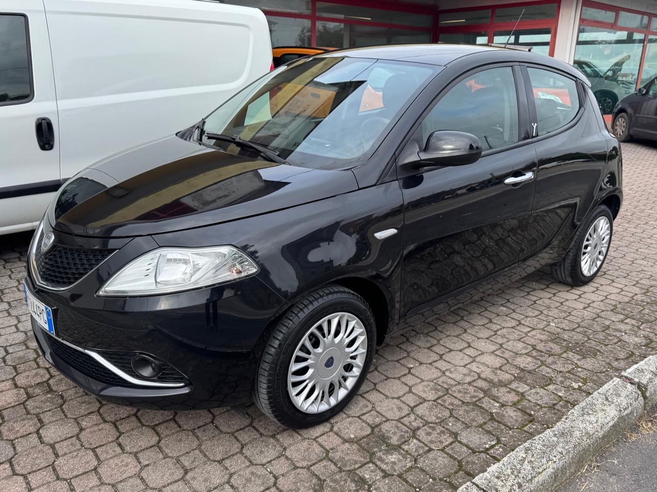 Lancia Ypsilon 1.2 69 CV 5 porte Gold