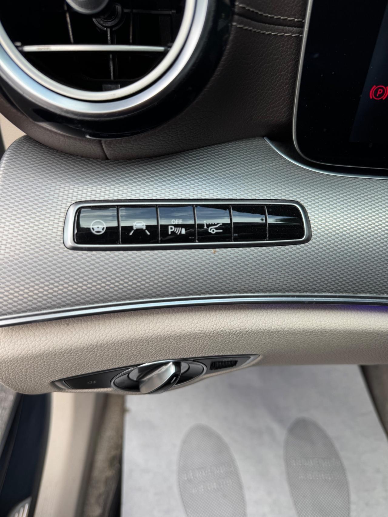 Mercedes-benz E 220 E 220 d Premium Plus solo Export