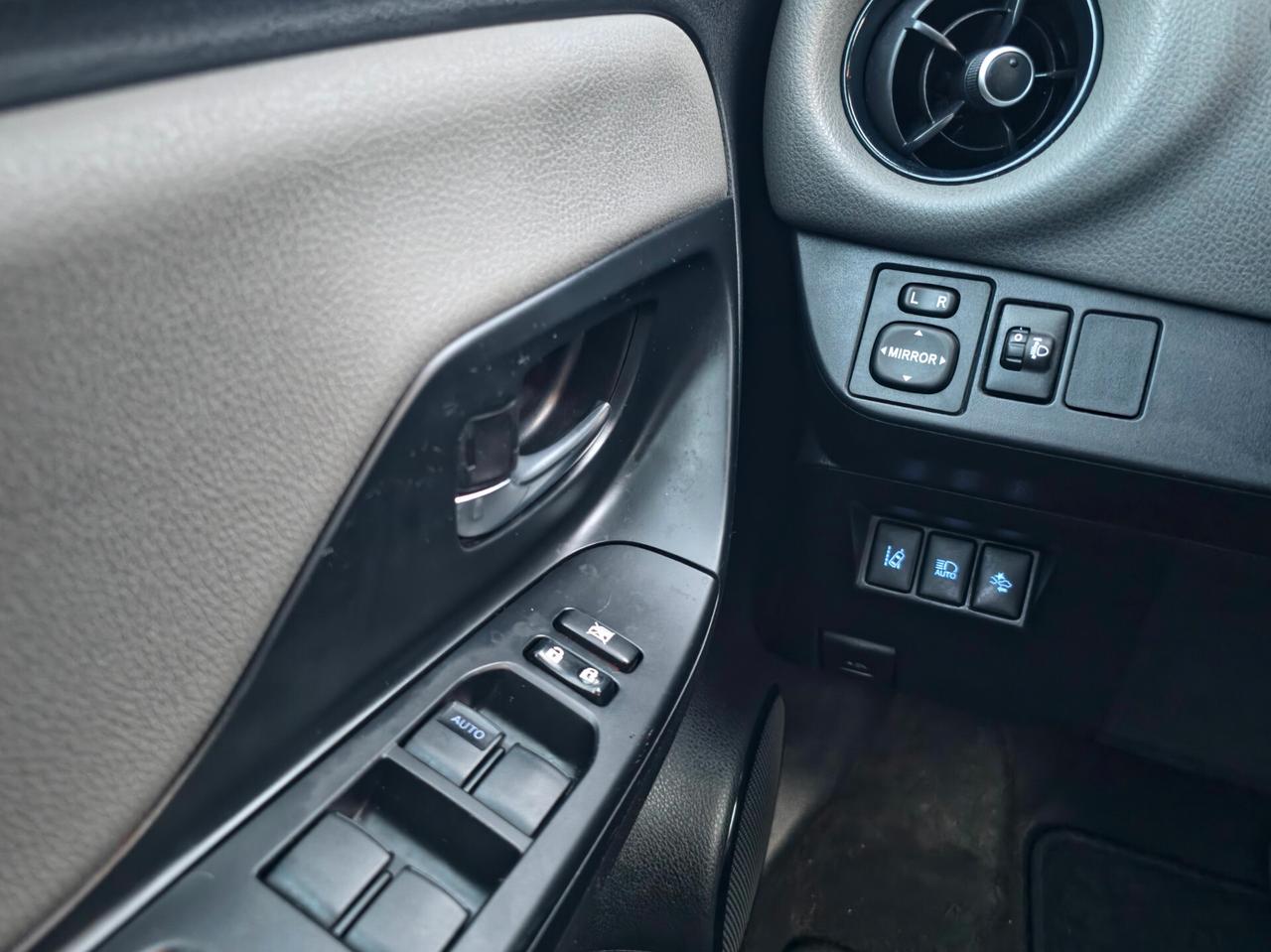 Toyota Yaris 1.5 Hybrid 5 porte Business 2017-E6B Automatico