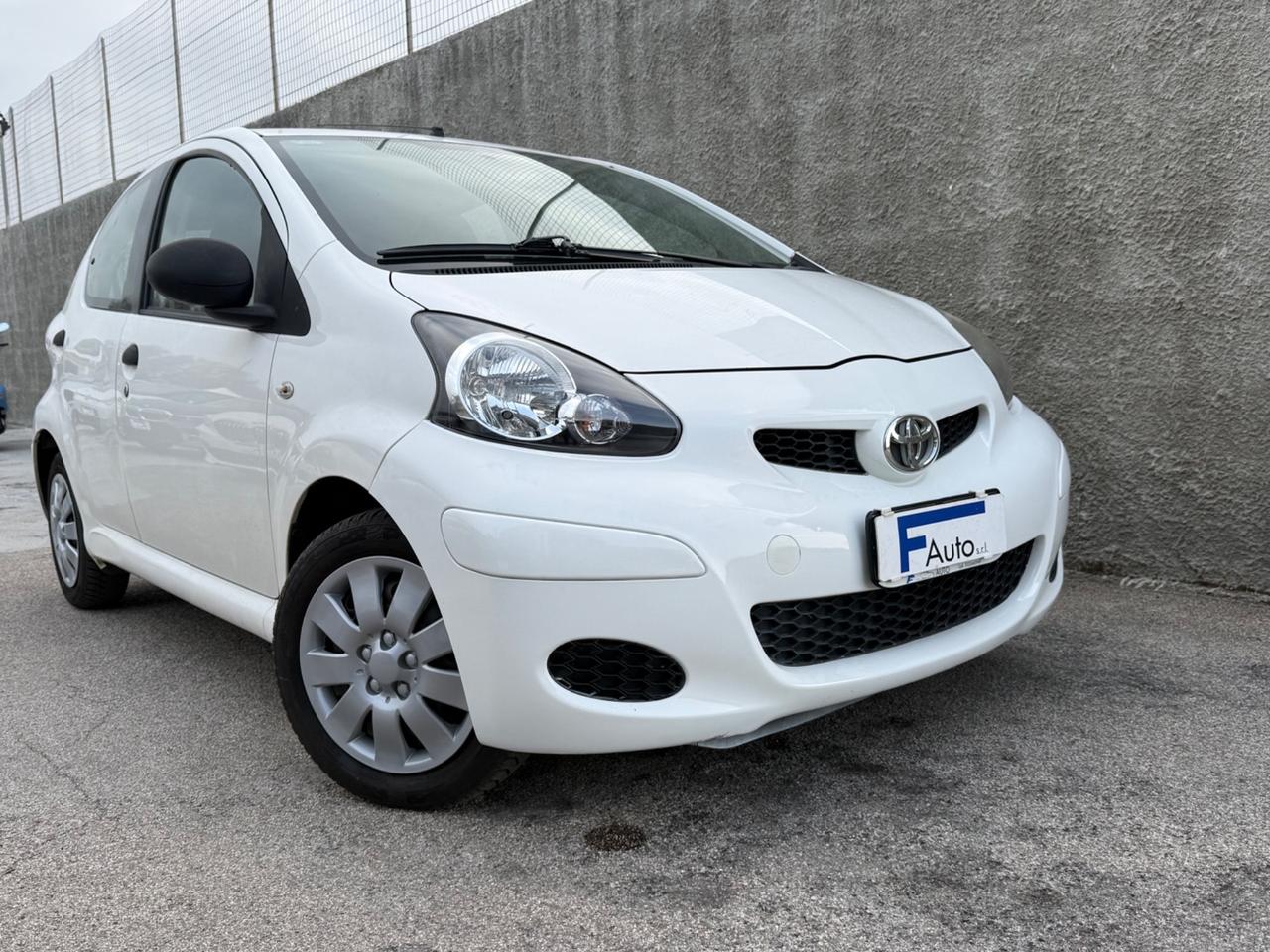 Toyota Aygo 1.0 12V VVT-i 5 porte,Clima,Radio,ecc.