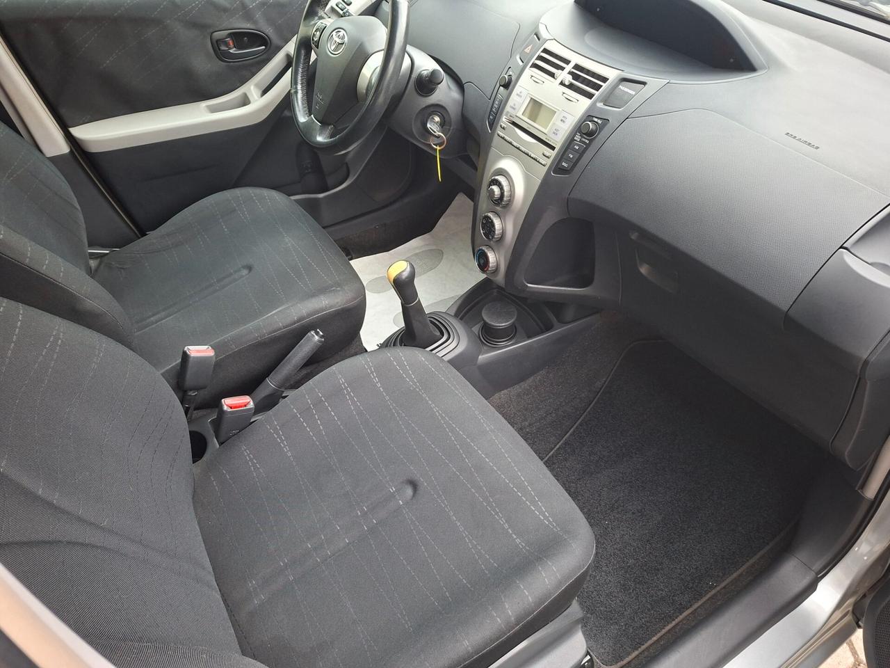 Toyota Yaris 1.3 5p. Sol *NEOPATENTATI*