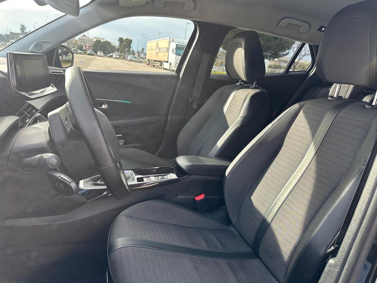 Peugeot 2008 BlueHDi 110 S&S Allure Pack