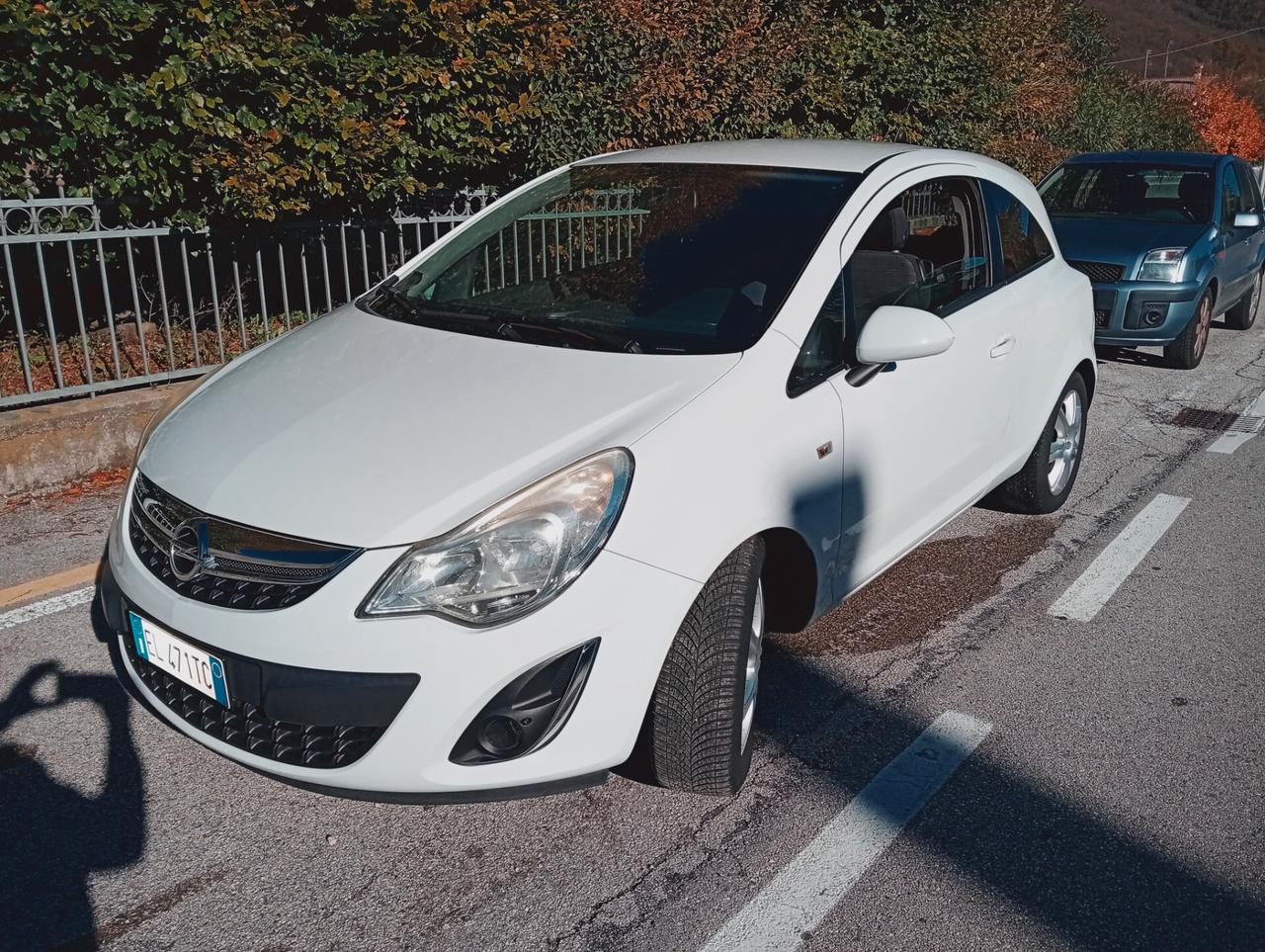 Opel Corsa 1.2 3 porte b-color