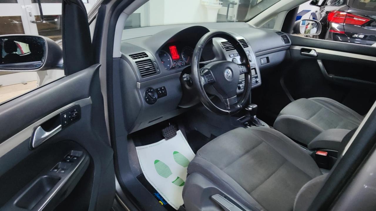 Volkswagen Touran 2.0 TDI DSG 7 POSTI