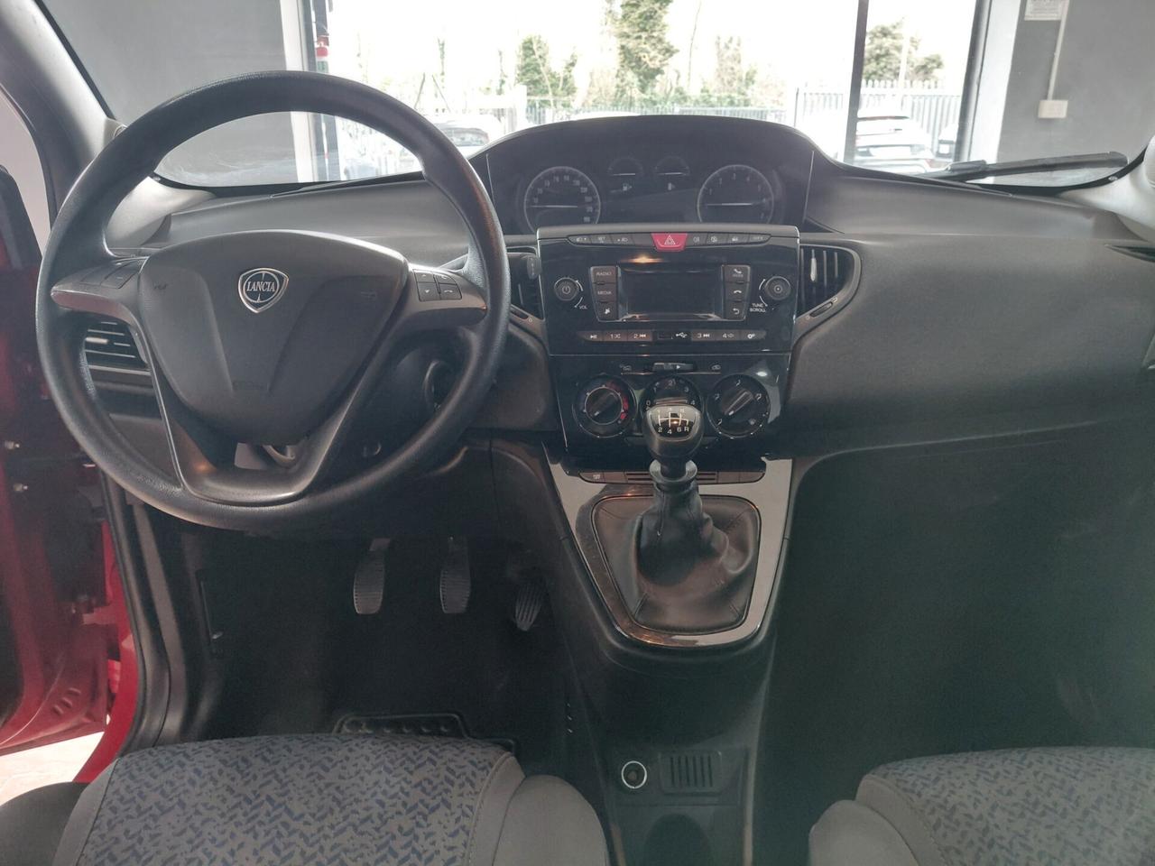 Lancia Ypsilon 1.0 FireFly 5 porte S&S Hybrid Ecochic Silver