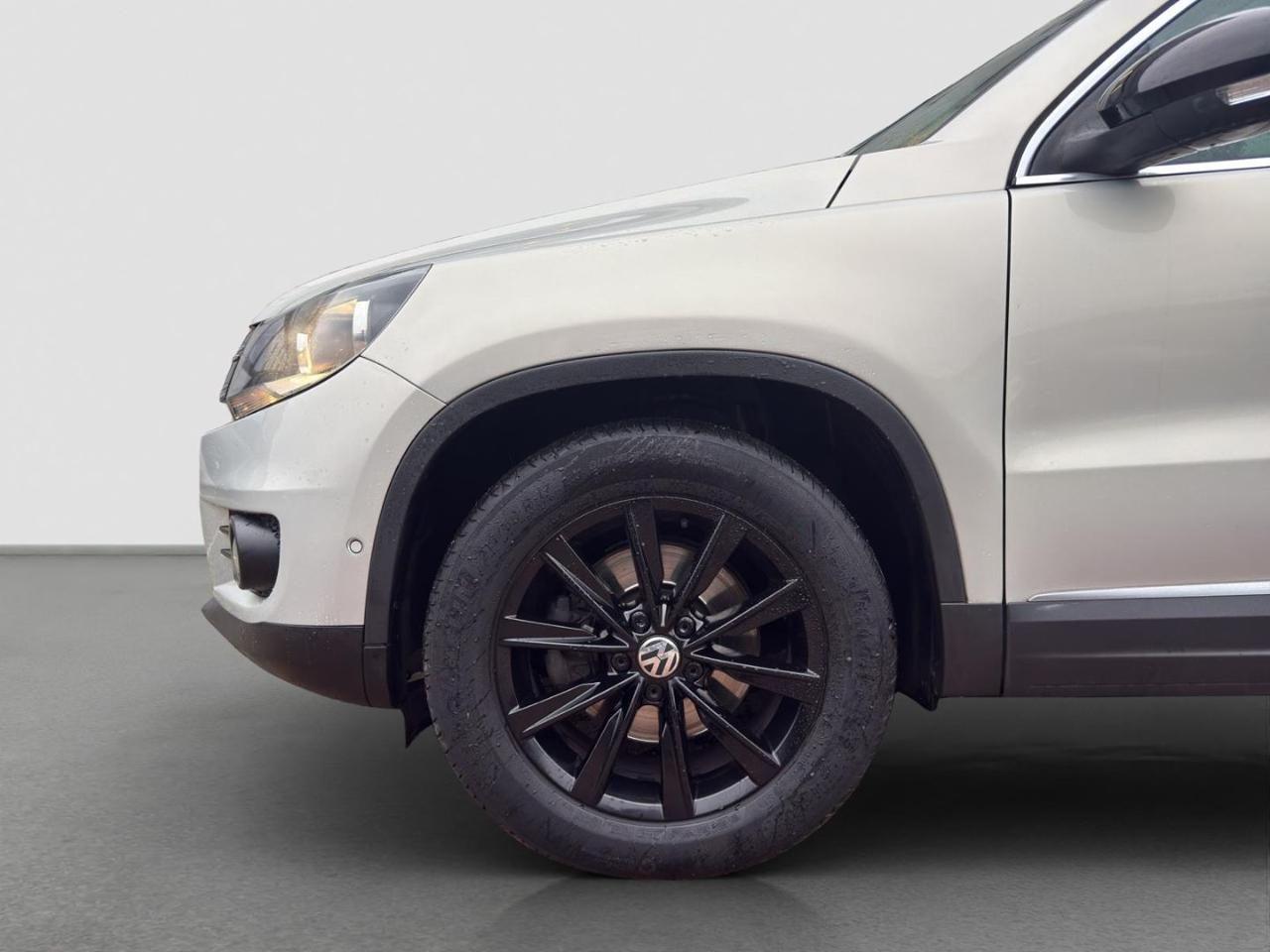 Volkswagen Tiguan 2.0 TDI 140 CV Sport & Style *TETTO APRIBILE*