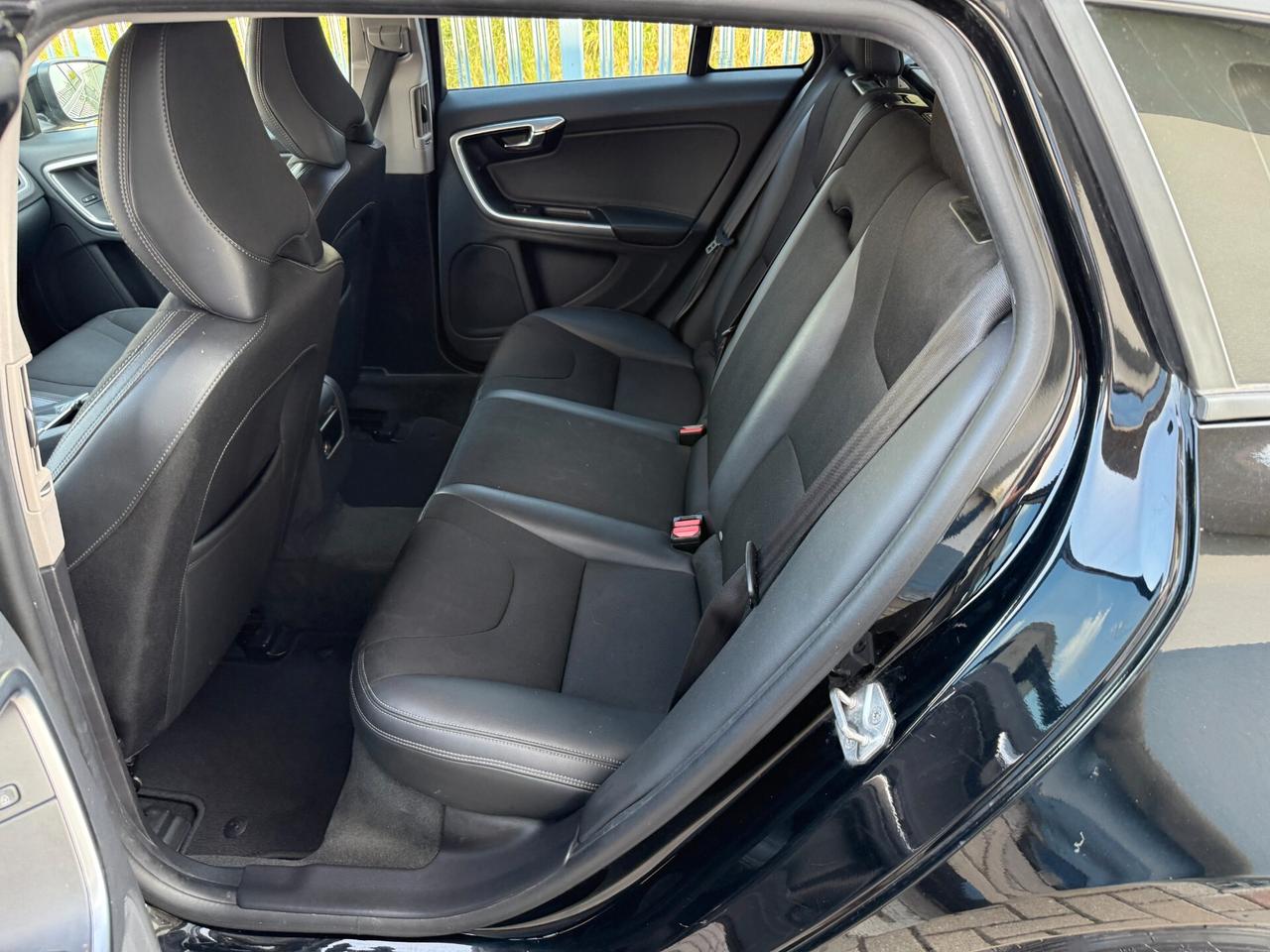 Volvo V60 D2 1.6 Powershift Kinetic