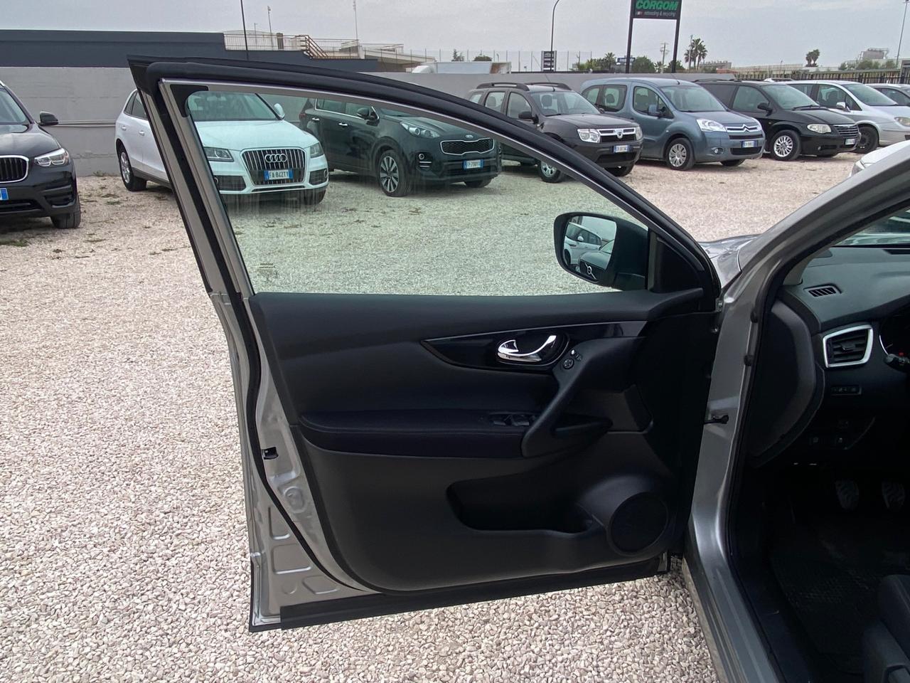 Nissan Qashqai 1.5 dCi Tekna GANCIO TRAINO,TELECAMERE 360*,NEOPATENTATI UNICO PROPIETARIO