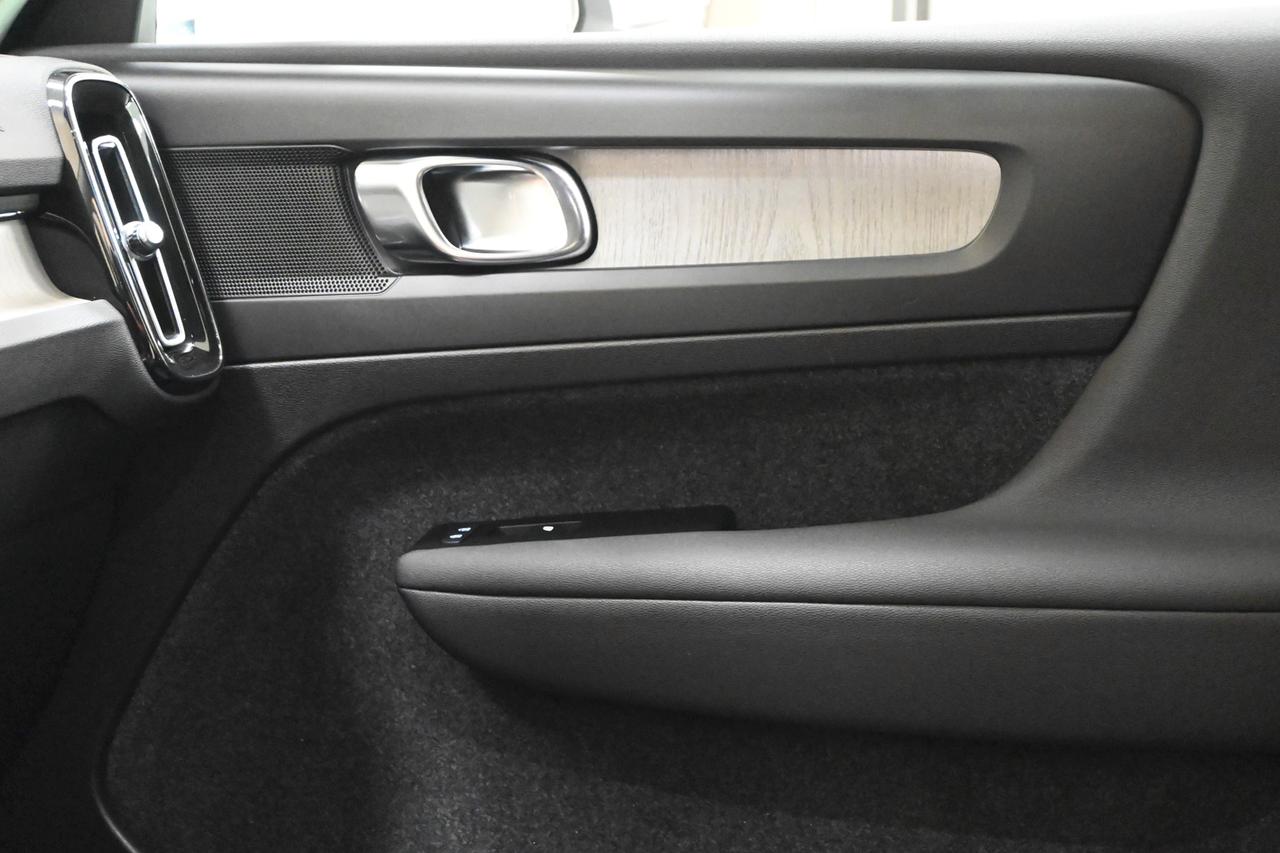 VOLVO XC40 (2017-->) XC40 T2 Geartronic Momentu...
