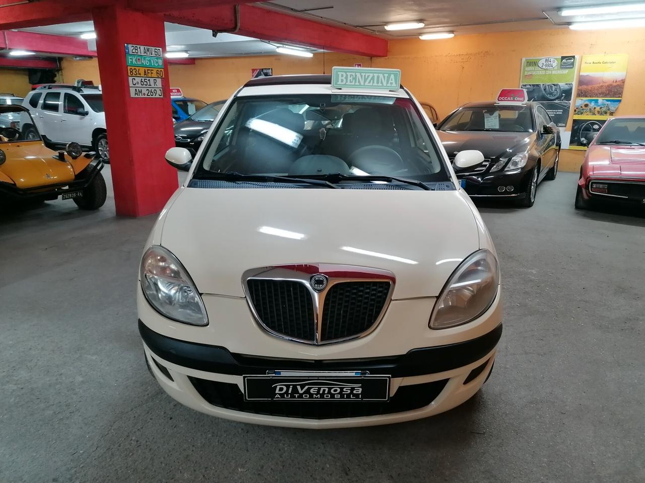 Lancia Ypsilon 1.4 16V Platino