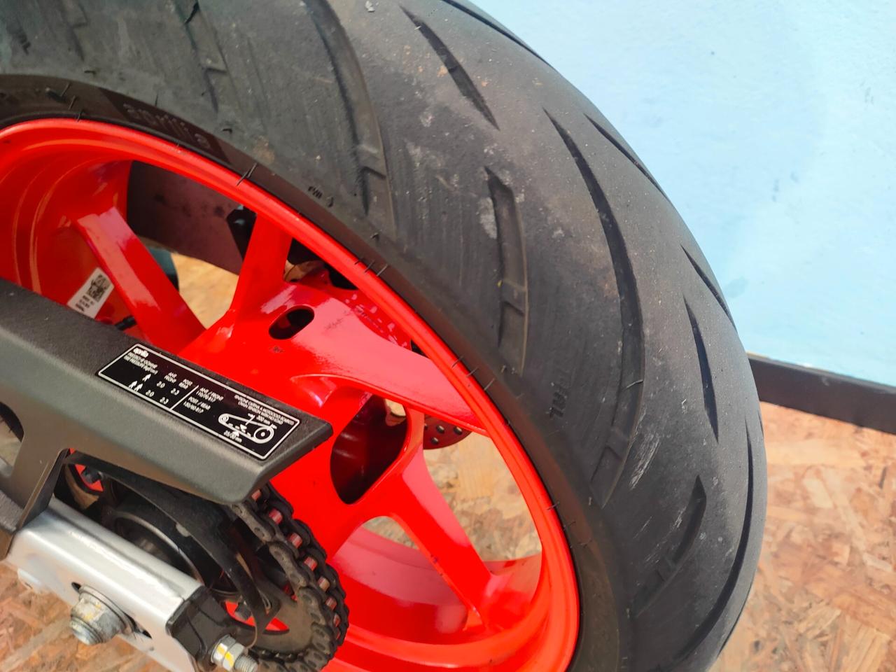 Aprilia RS 457 soli 2409 km.