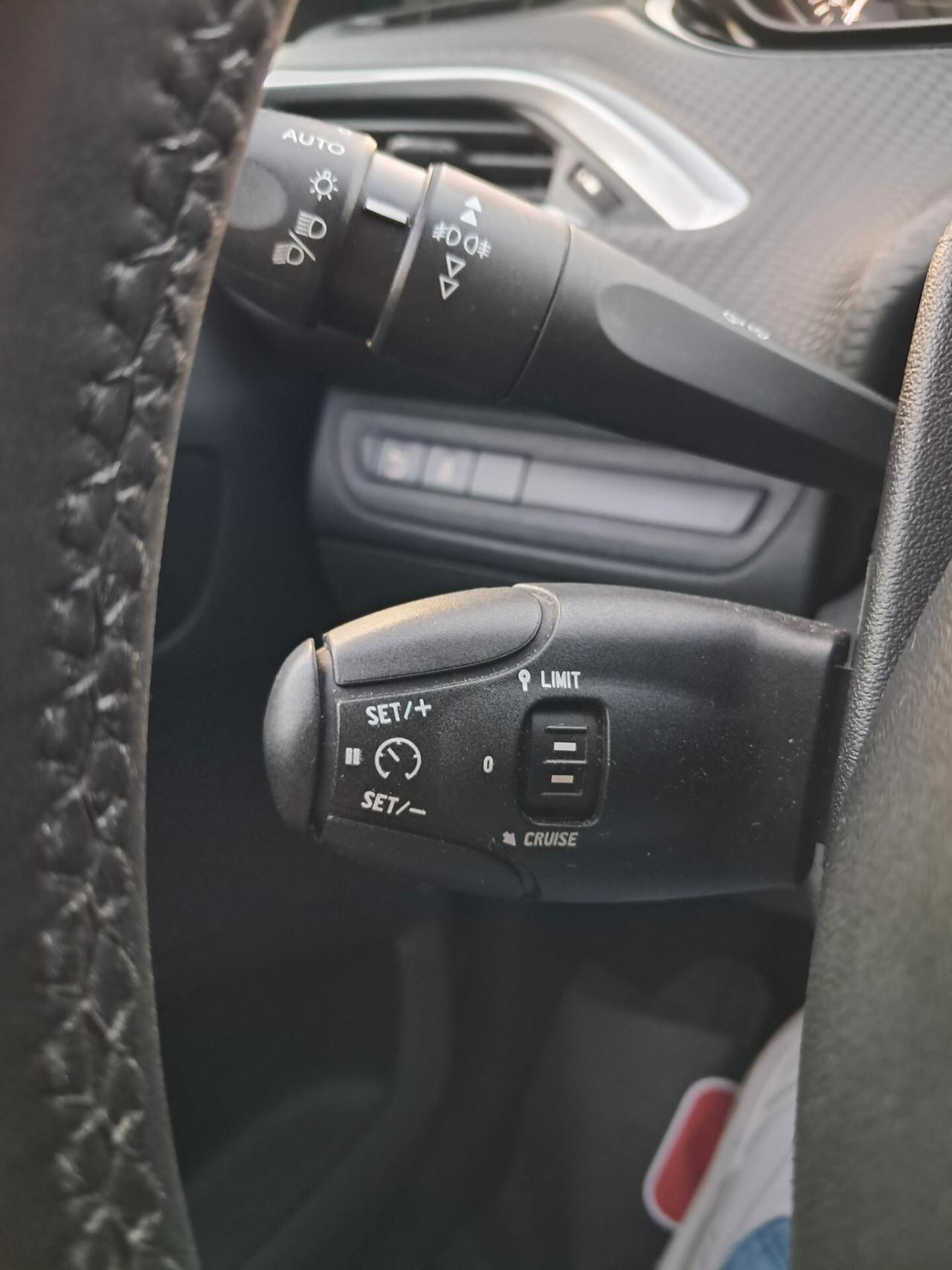 Peugeot 2008-1.6HDi 100CV Allure*NAVI*LED*CRUISE