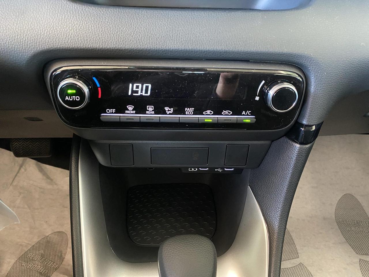 Mazda MAZDA2 1.5 vvt full hybrid electric Centre