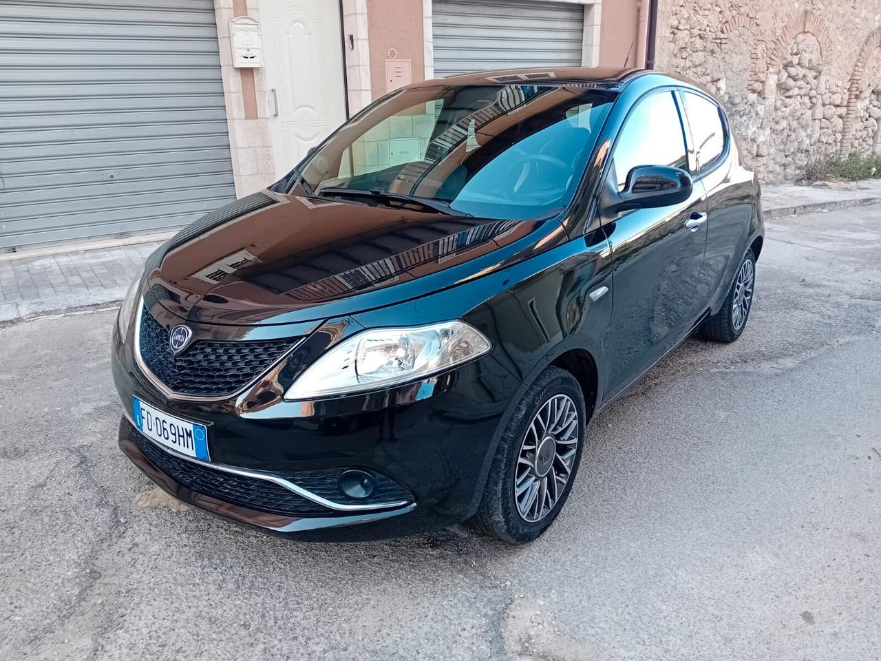 Lancia Ypsilon 1.2 69 CV 5 porte Opening Edition