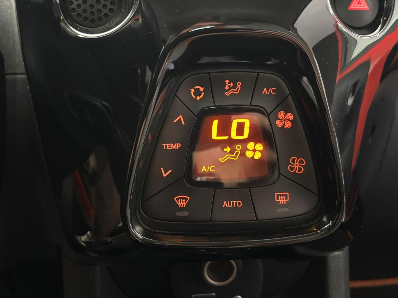 Toyota Aygo 1.0 VVT-i 69 CV 5 porte x-wave