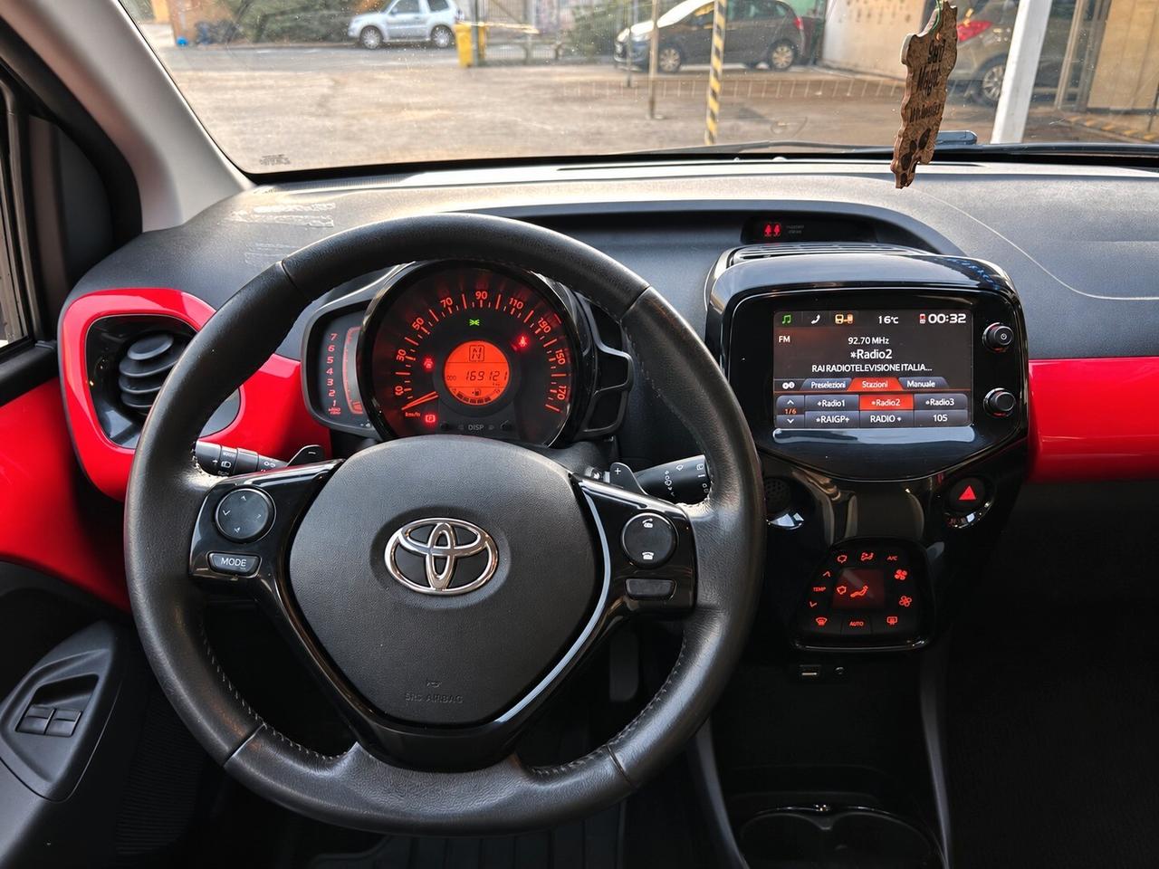 Toyota Aygo 1.0 VVT-i 69 CV x-play AUTOMATICO
