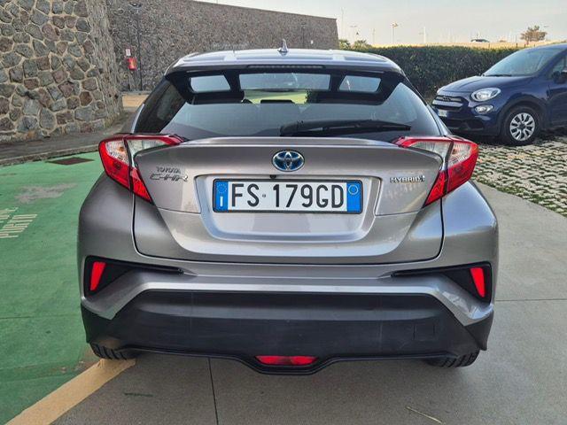 TOYOTA C-HR 1.8 Hybrid E-CVT Business