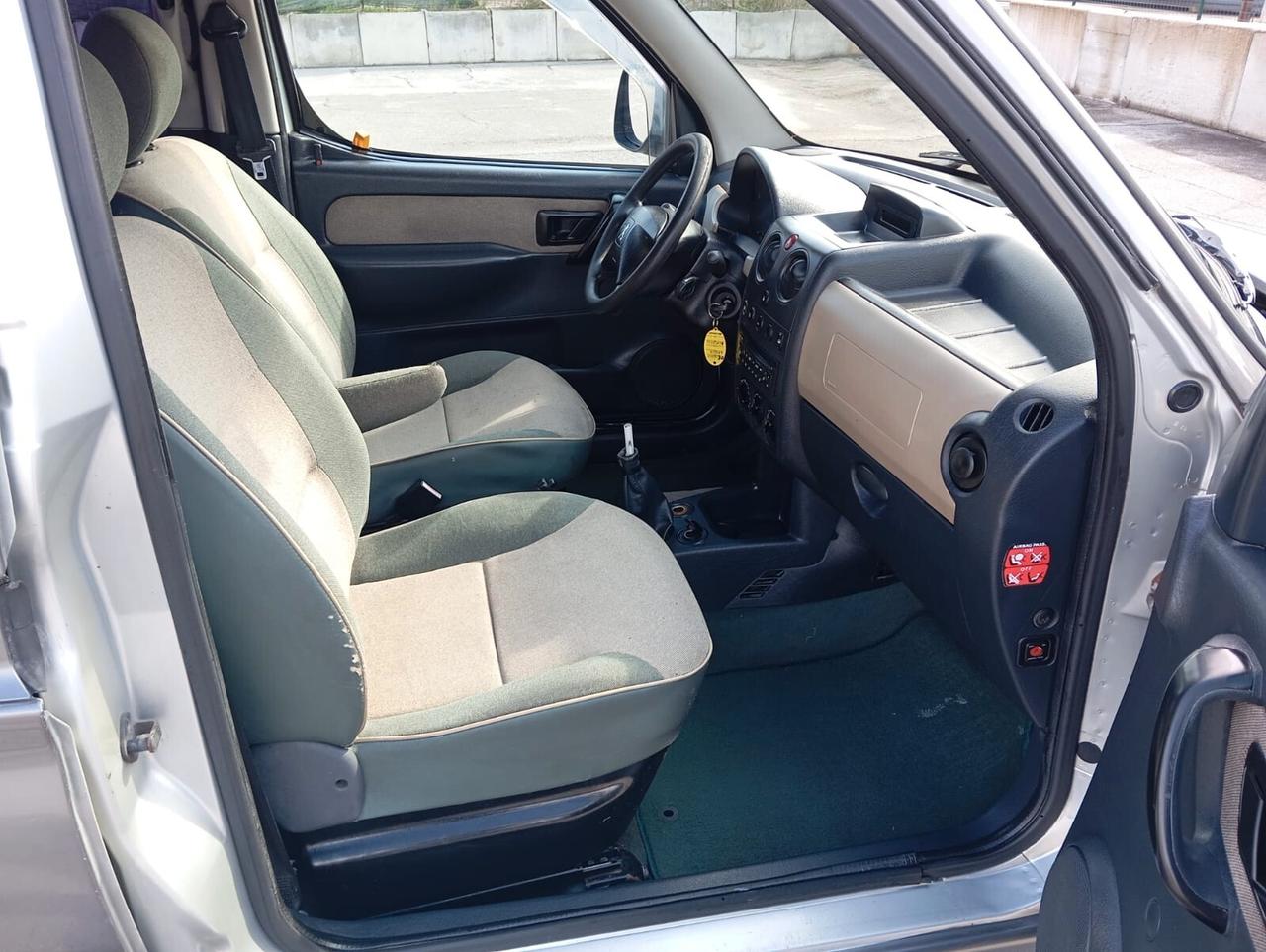 Peugeot Ranch 2.0 HDi 5p. Lee