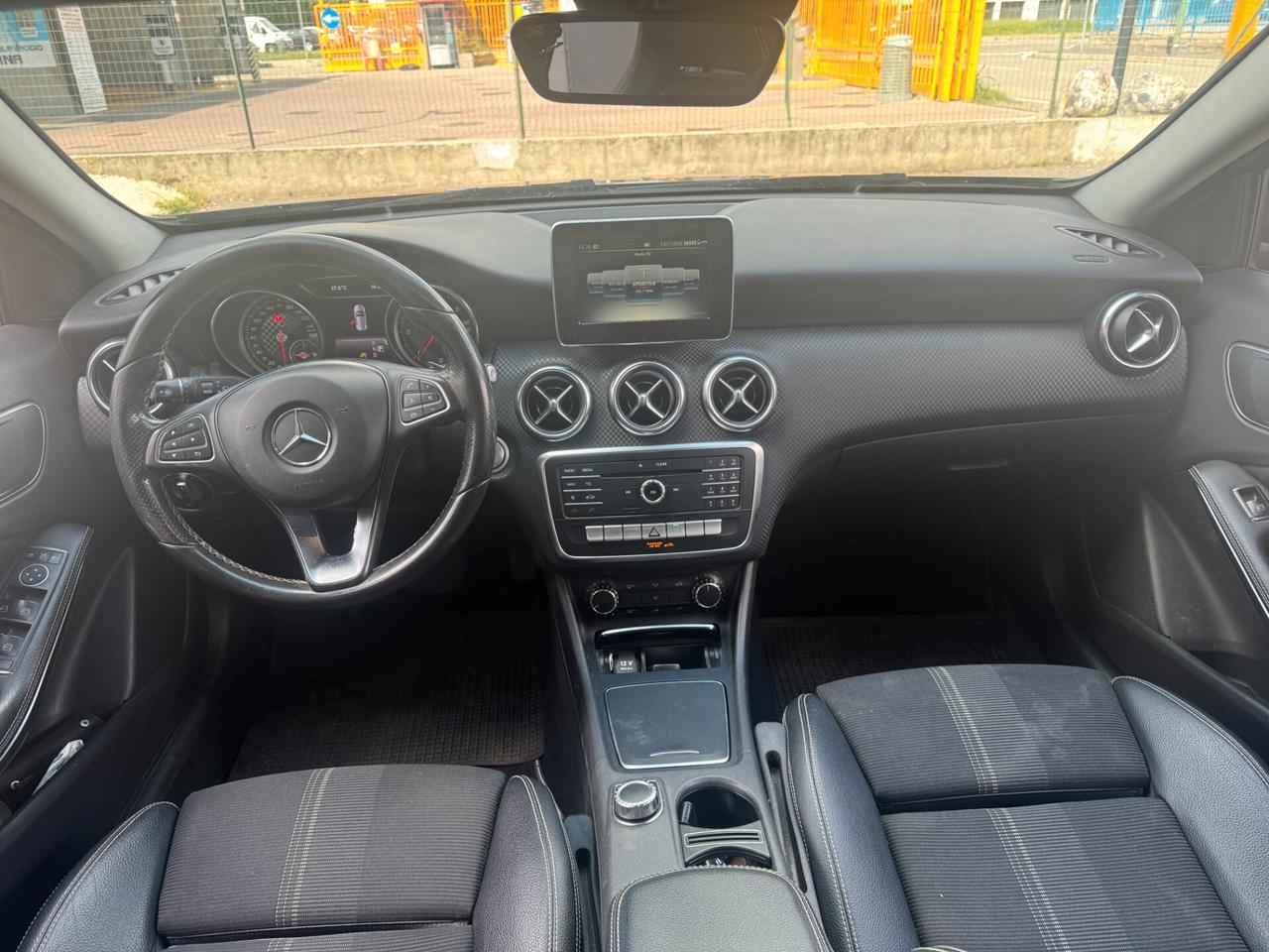MERCEDES-BENZ A 180 d Automatic Business