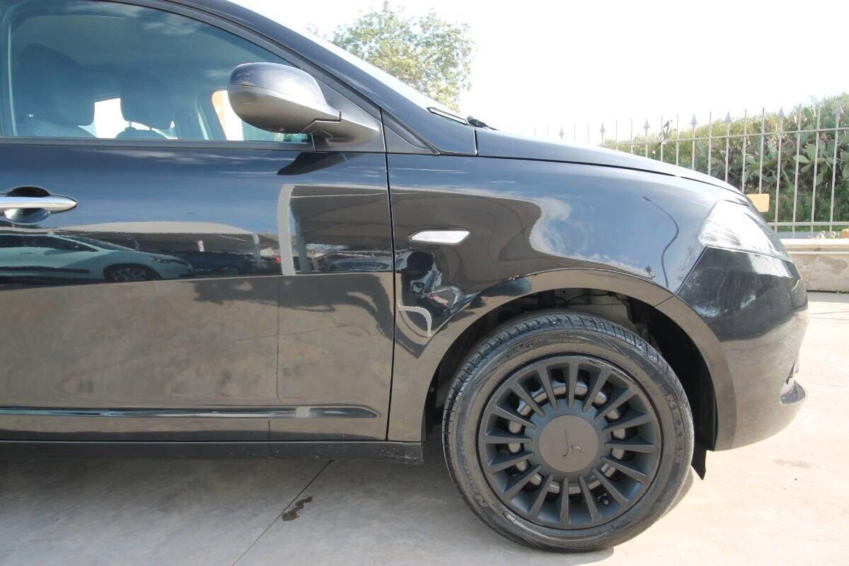 Lancia Ypsilon 1.0 5p Hybrid Silver |2022