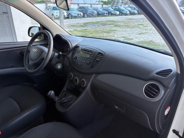 HYUNDAI i10 1.1 12V EURO 5 BENZ OK NEOP POCHISSIMI CHILOMETRI