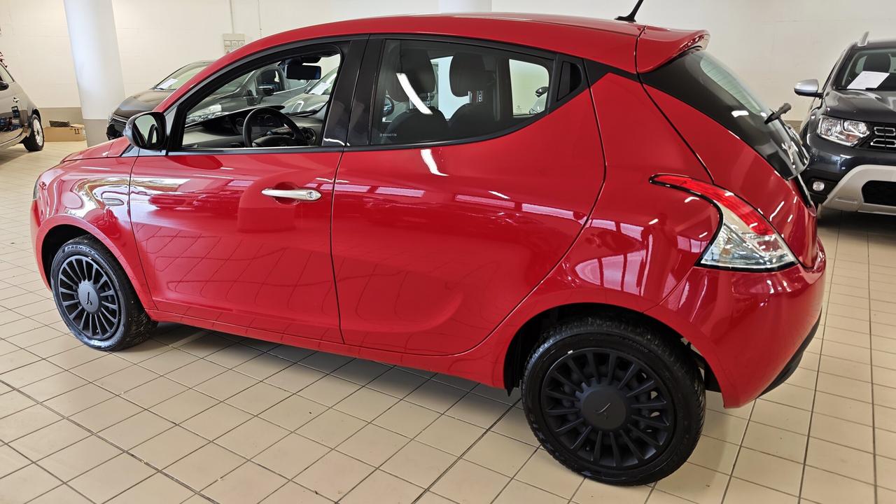 Lancia Ypsilon 1.0 Hybrid Silver
