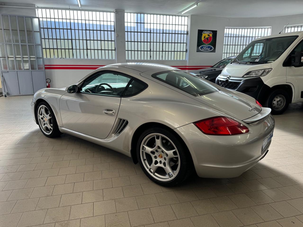 Porsche Cayman 2.7