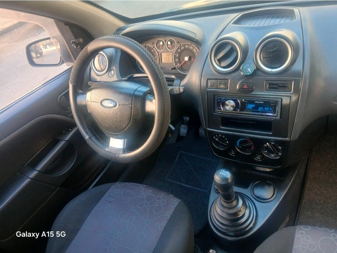 Ford Fiesta 1.4 DIESEL -5 PORTE - ACCETTO PERMUTE NEOPATENTATI
