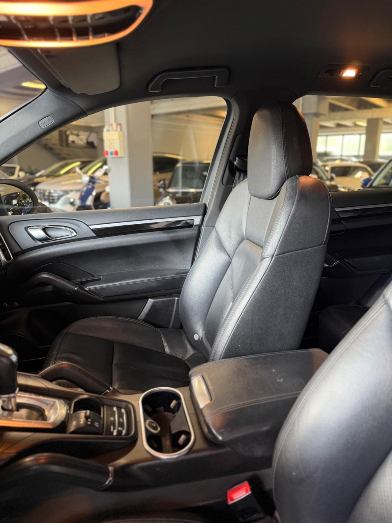 Porsche CAYENNE 3.0 V6 BOSE KMCERT UNICOPR