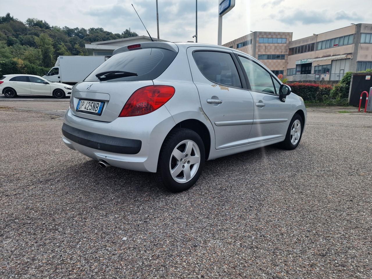 Peugeot 207 1.4 8V 75CV 5p. X Line