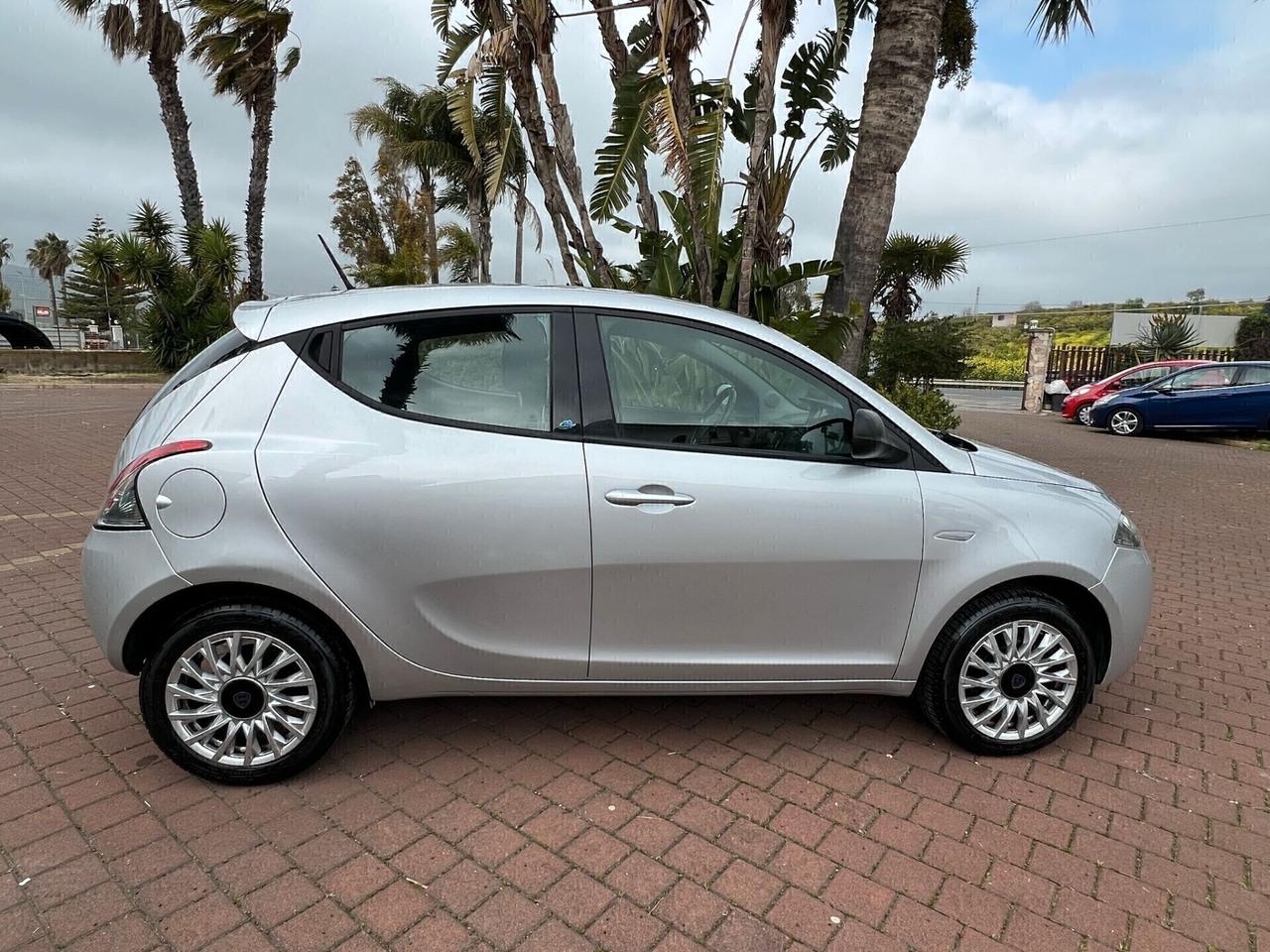 Lancia Ypsilon 1.2 69 CV 5 porte S&S Platinum