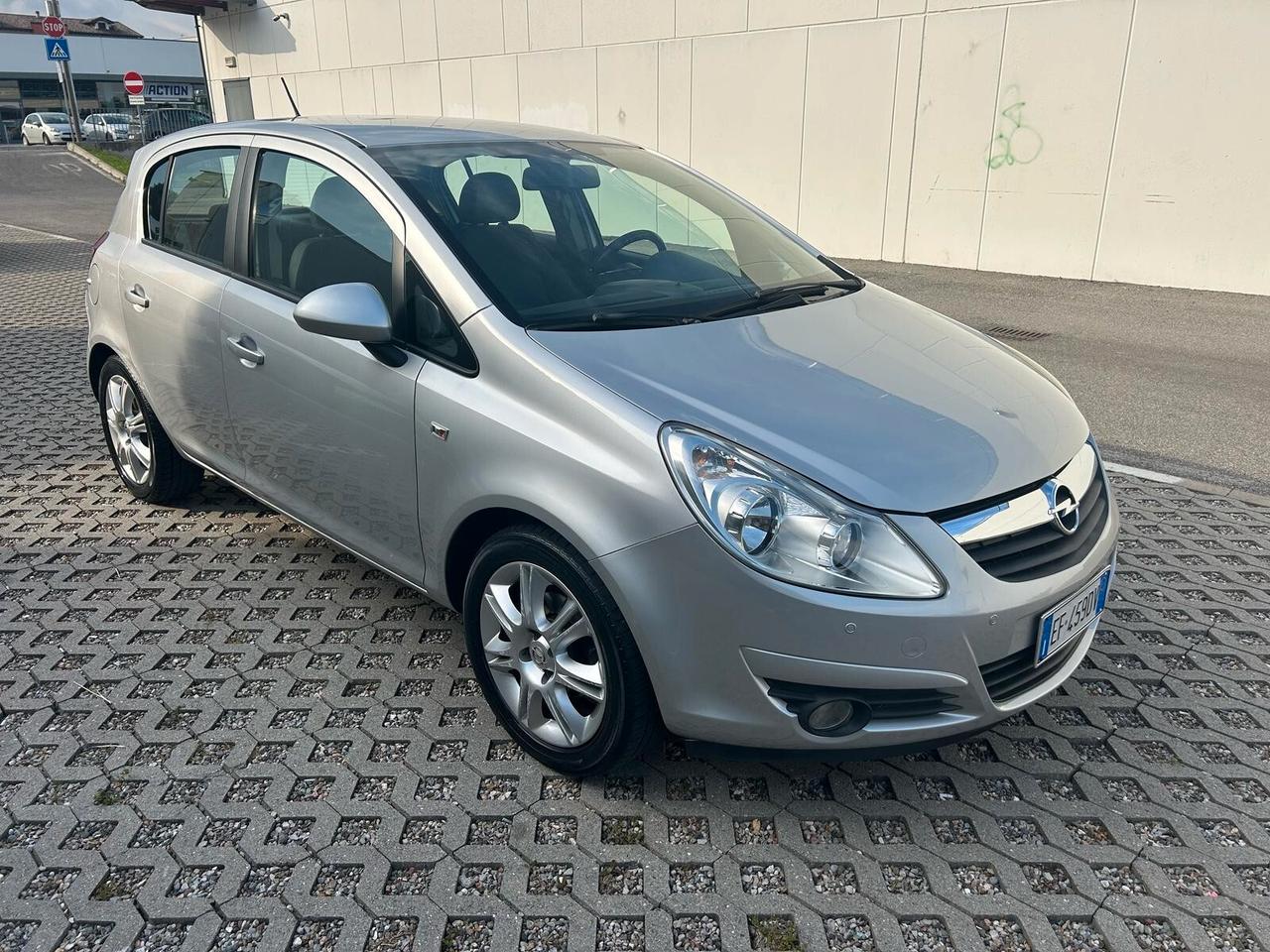 Opel Corsa 1.2 5 porte Cosmo