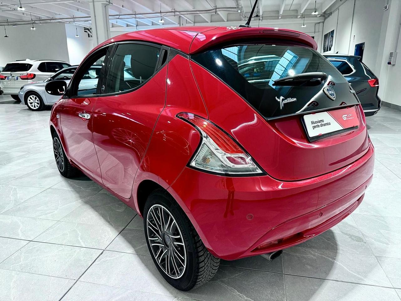 Lancia Ypsilon 1.0 FireFly 5 porte S&S Hybrid Ecochic Gold