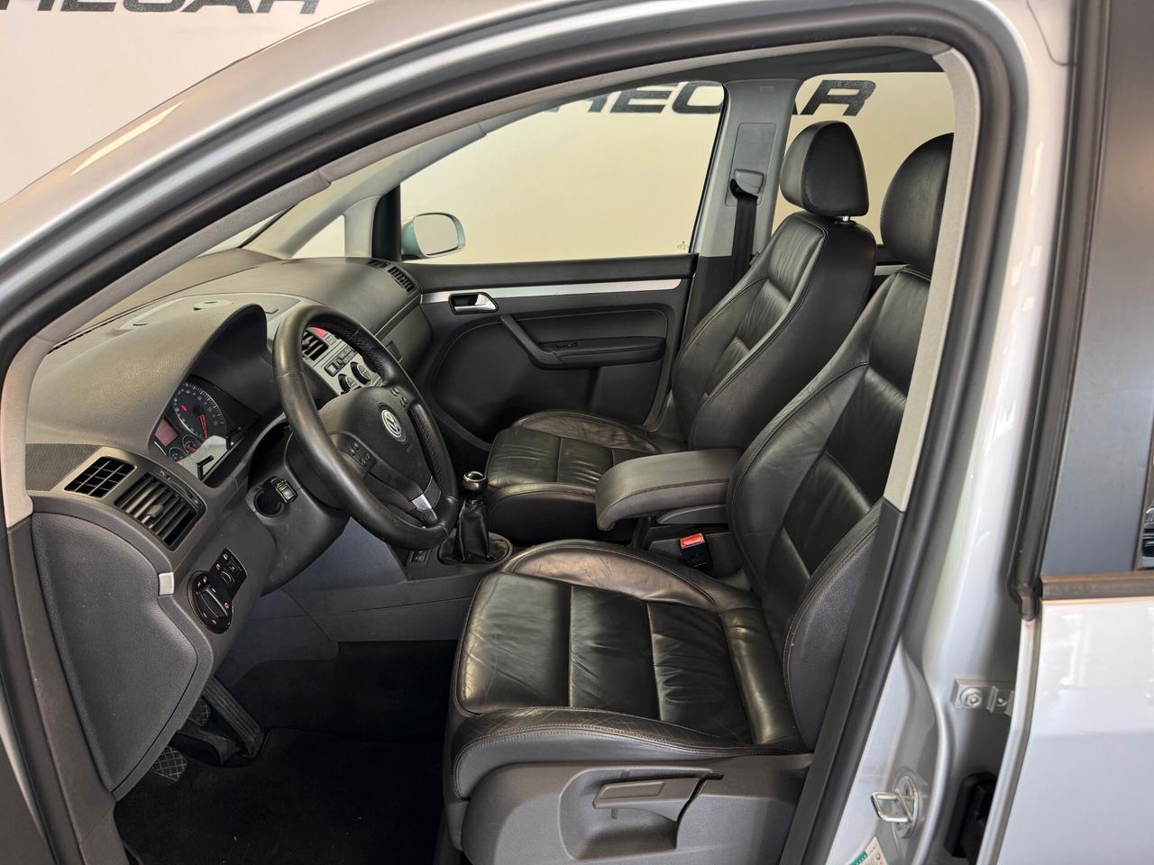 Volkswagen Touran 2.0 TDI DPF Highline 7 POSTI BEN TENUTO