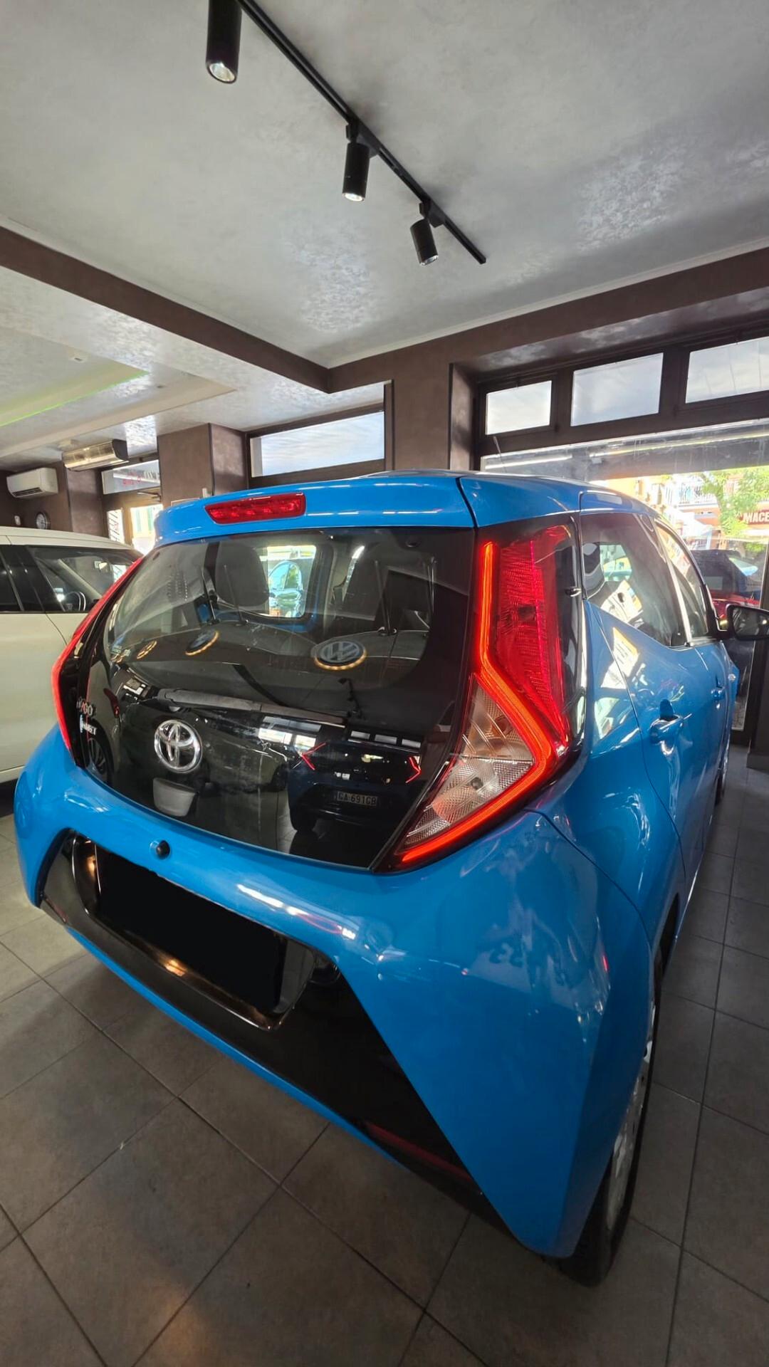 Toyota Aygo Connect 1.0 VVT-i 72 CV 5 porte x-clusiv