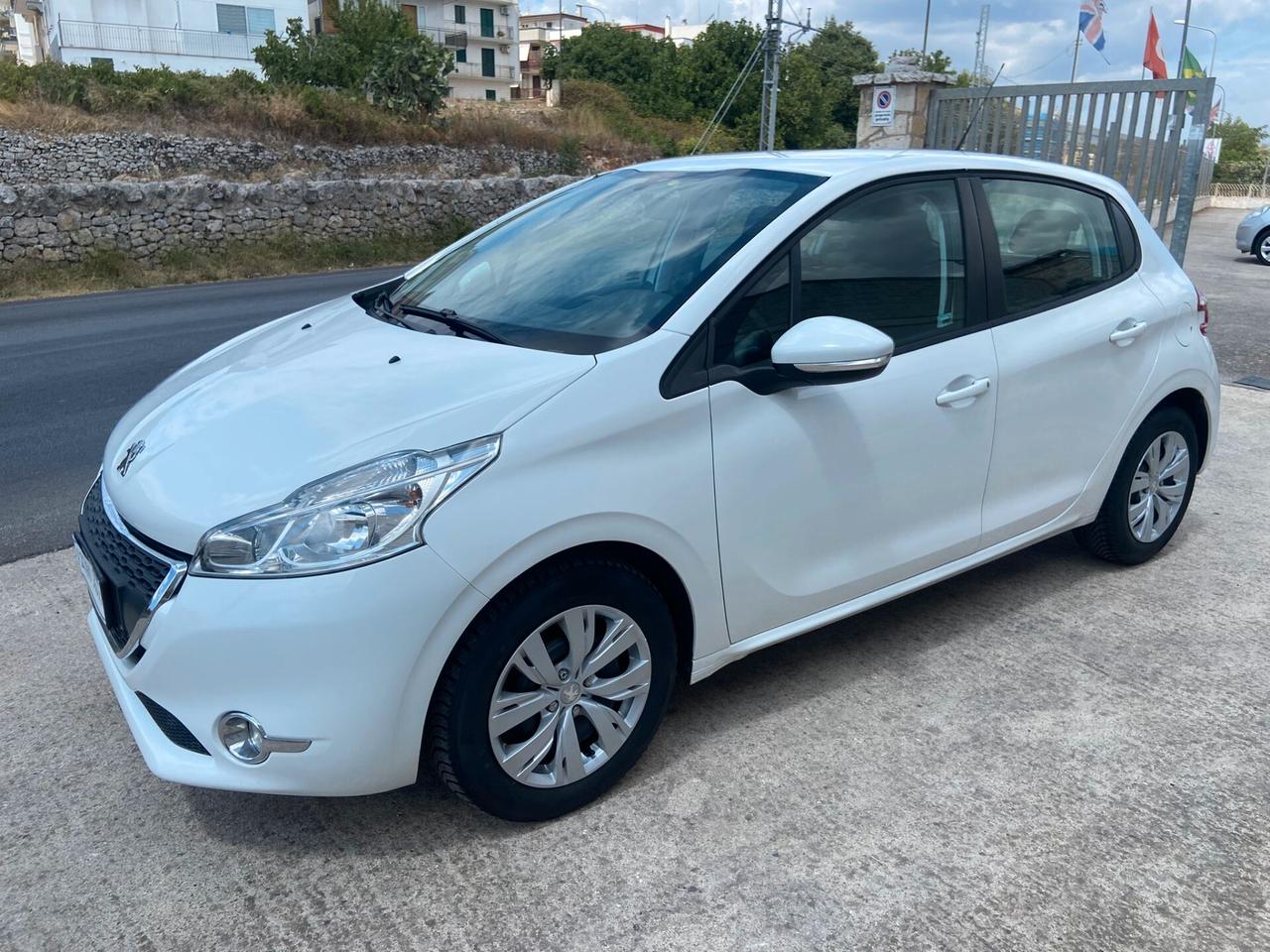 Peugeot 208 1.4 HDi 68 CV 5 porte Allure
