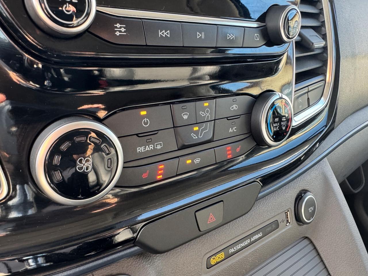 Ford Tourneo Custom Active 2.0 Diesel-Hybrid 185CV 8 posti