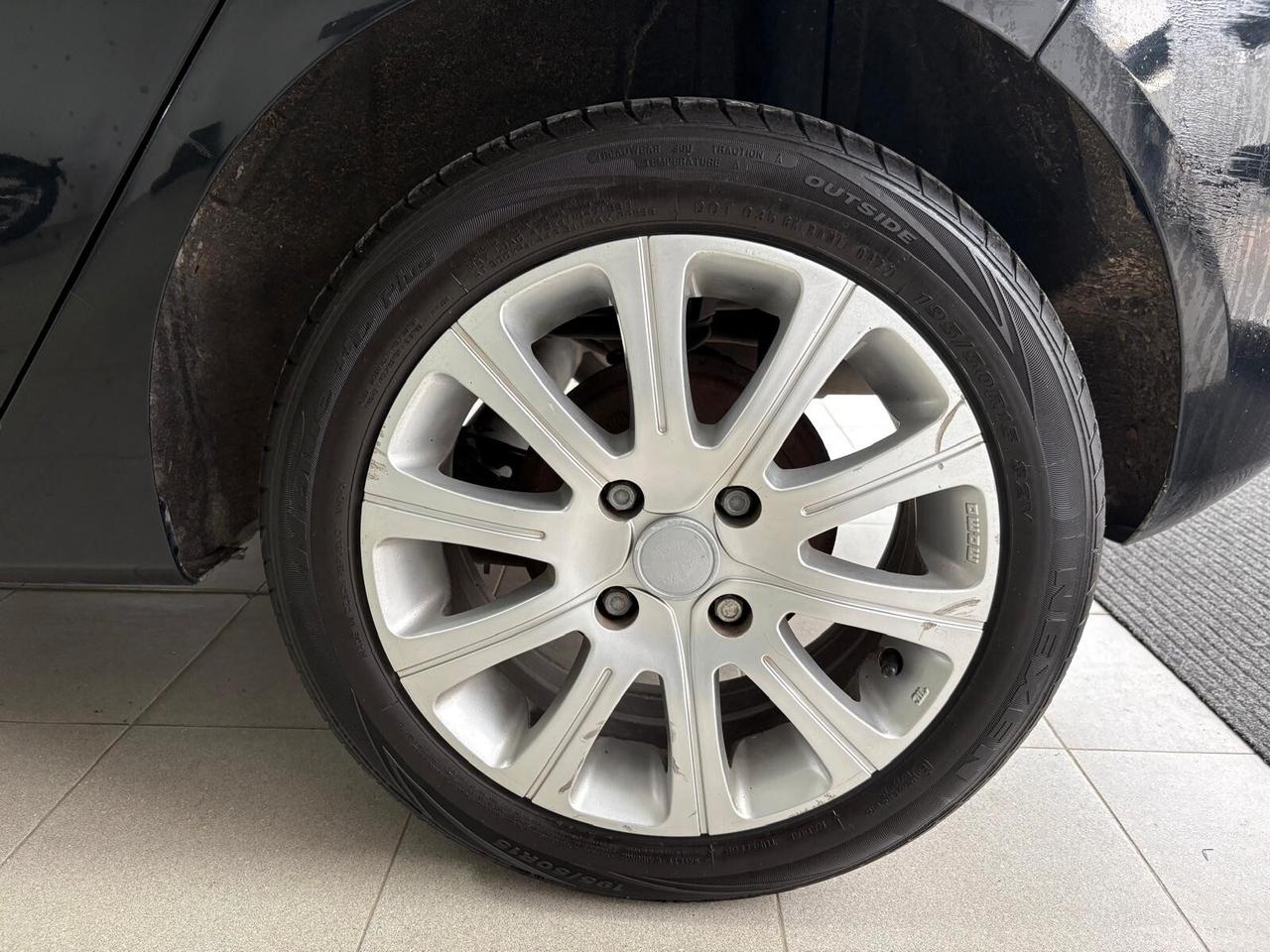 FORD FIESTA TITANIUM 1.4 5P. BENZINA/GPL