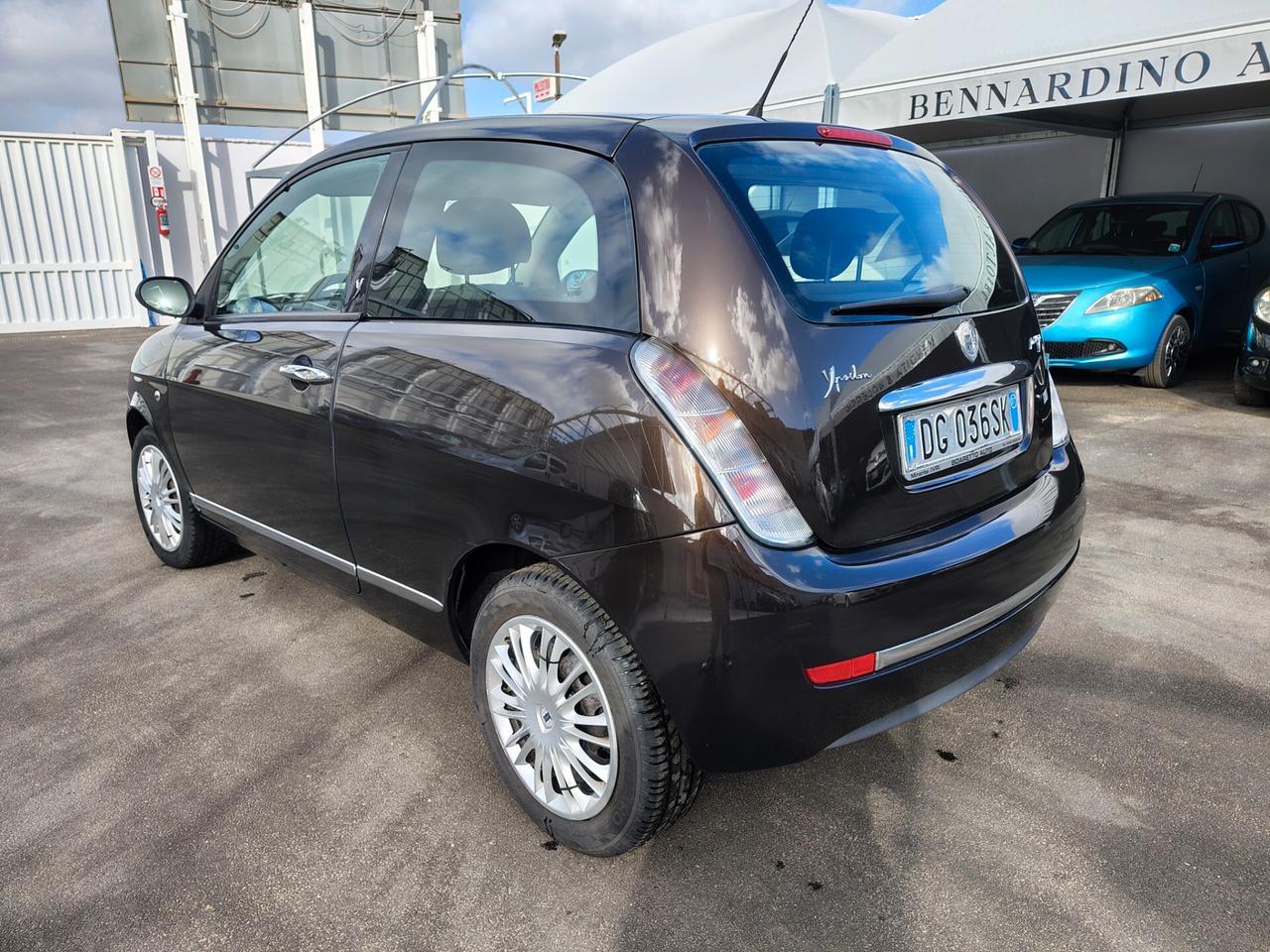 Lancia Ypsilon 1.3 MJT 75 CV Platino