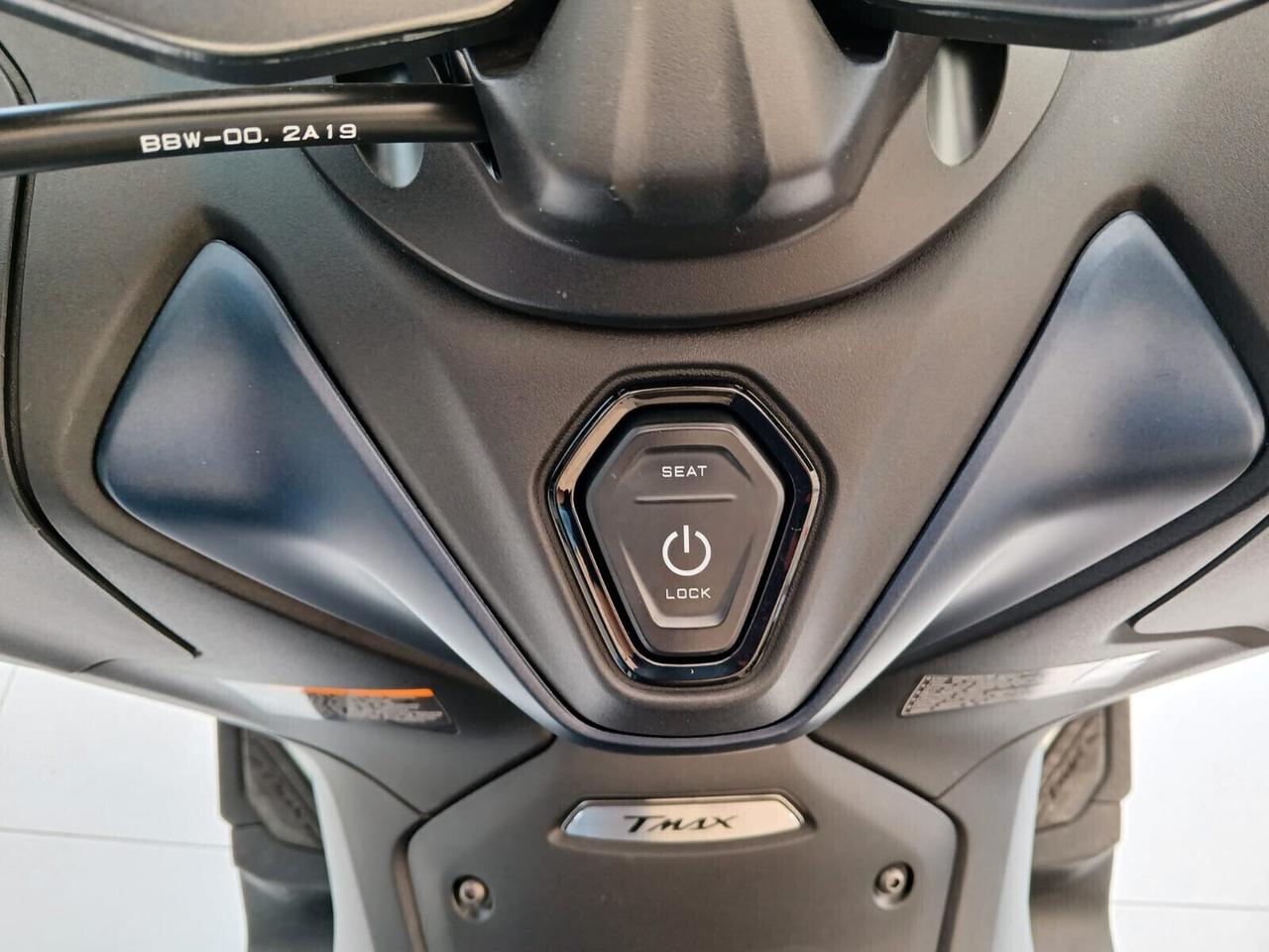 YAMAHA T-MAX 560