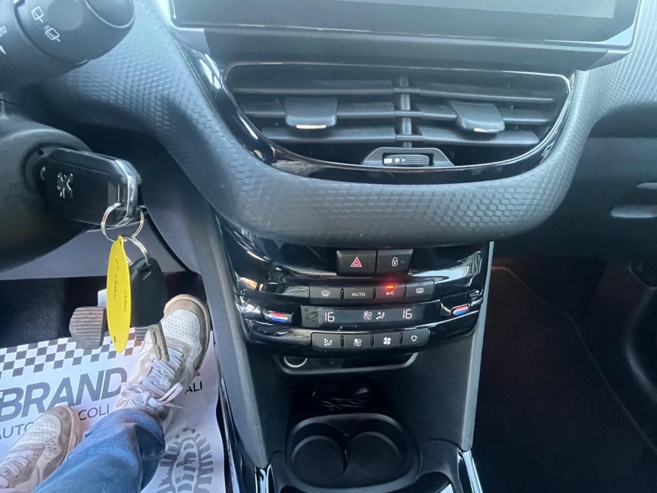 Peugeot 2008 BlueHDi 100 Allure Unipro 2015