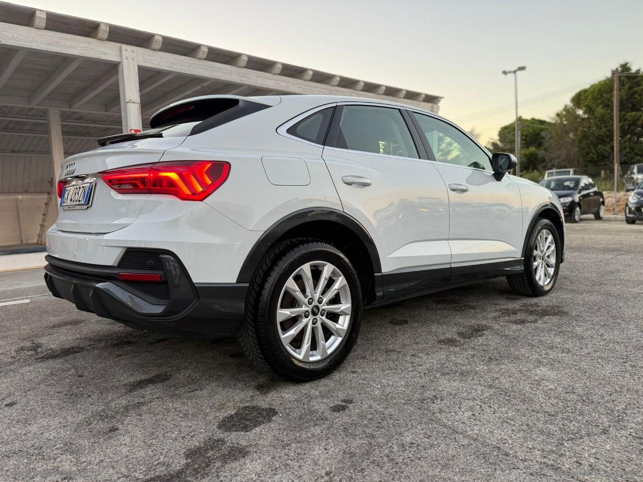 AUDI Q3 SPORTBACK 45 TFSI e S tronic Bus. Plus