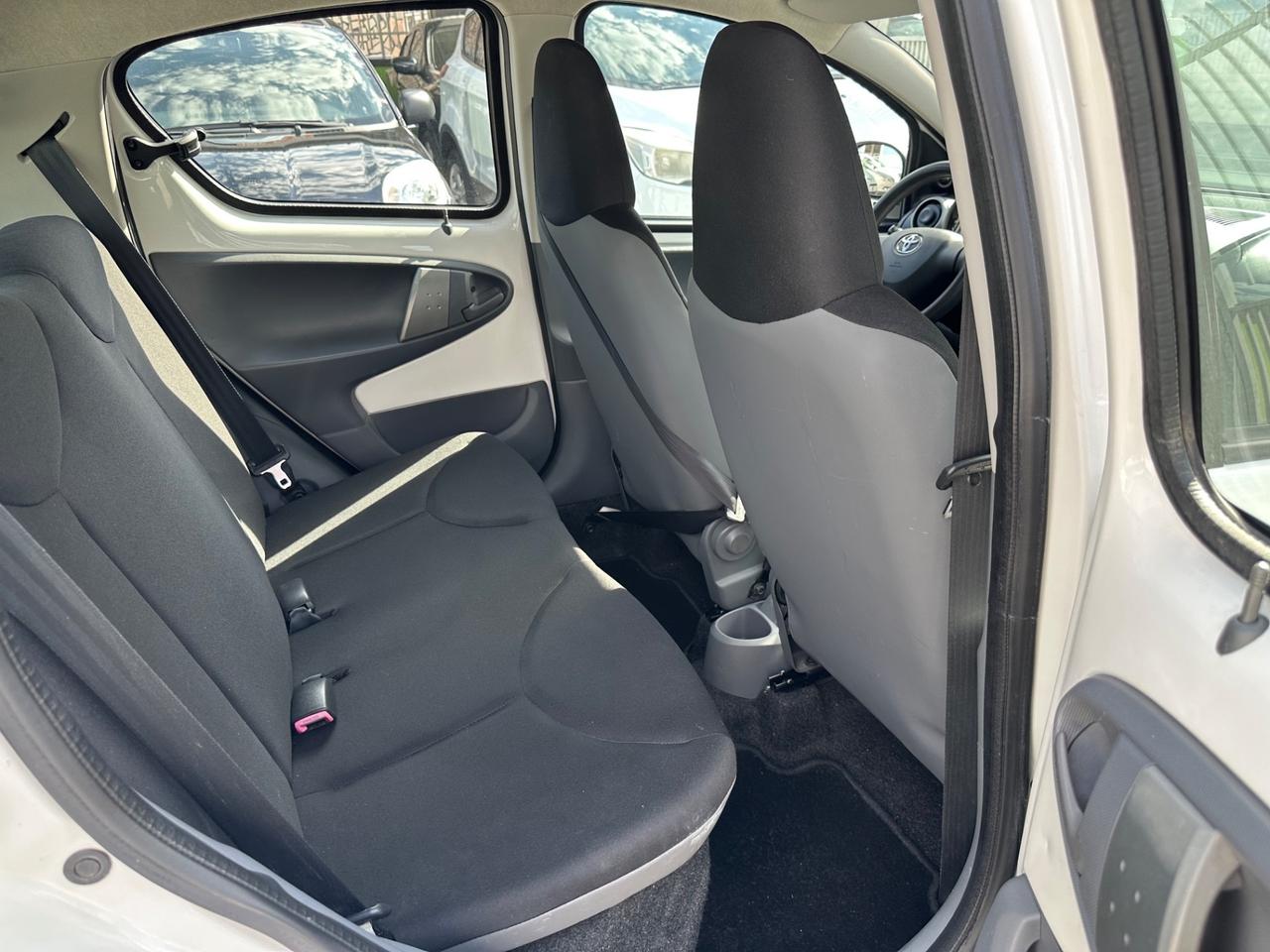 Toyota Aygo 1.0 BENZ. 5 porte Now Connect 2011