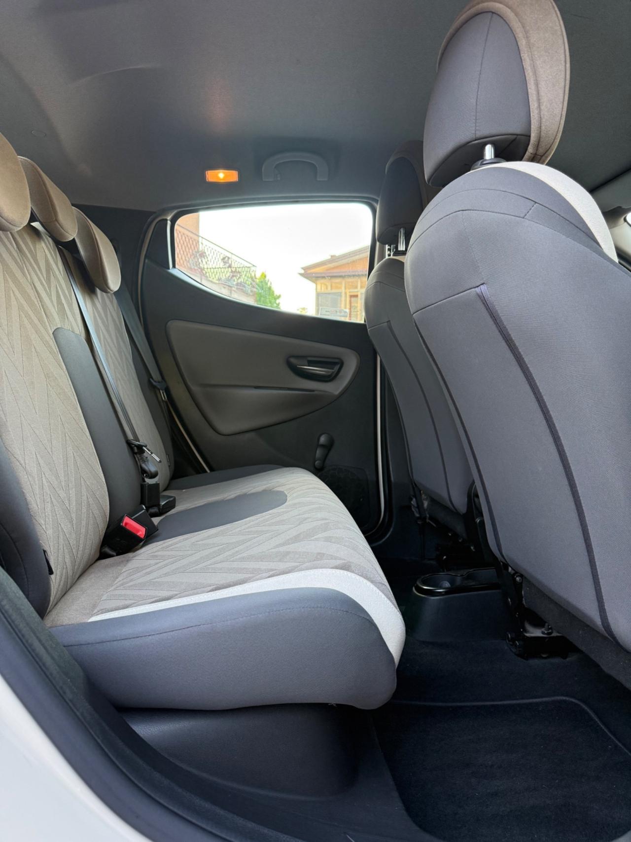 Lancia Ypsilon 1.2 69 CV 5 porte Platinum